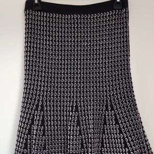 Ann Taylor Petite Black and White Fit and Flare Skirt Size SP